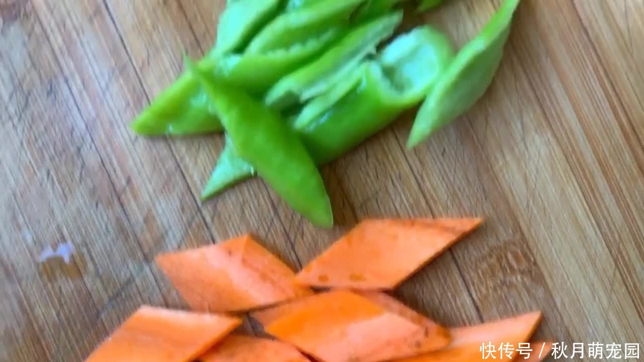 美味|土豆怎么做好吃试试火腿烧土豆,口味香辣咸香,既朴素又美味!