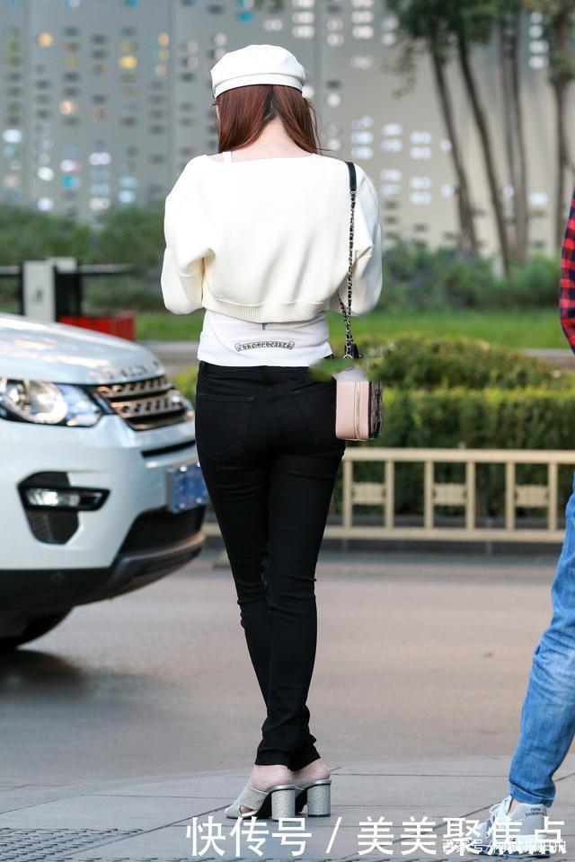 极简时尚风的流行,黑白的搭配,简约穿搭也能变高级