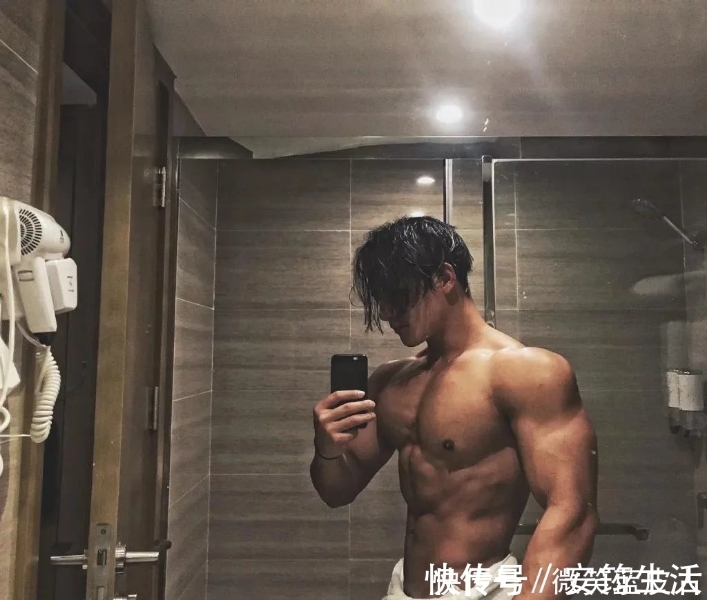 猛男|92年肌肉猛男因淋浴湿身照走红,这个肌肉什么水平