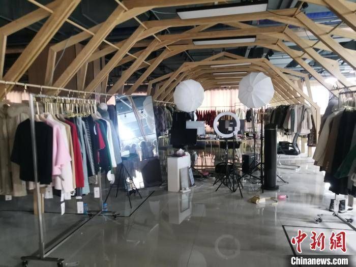 泥水匠|一根纺线织就时尚传奇:探究“中国毛衫之都”崛起秘密