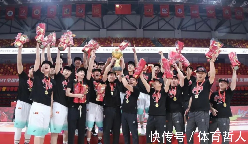 中国篮坛|中国篮坛第1对父子总冠军教练！儿子夺NBL冠军，老爸夺CBA冠军