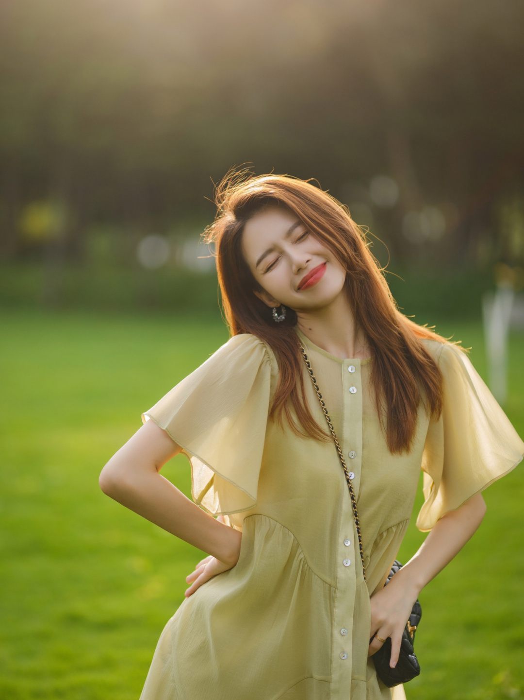 衬衫搭配|都市“精英”女白领都爱这么穿,衬衫搭配半身裙,简约高级又减龄