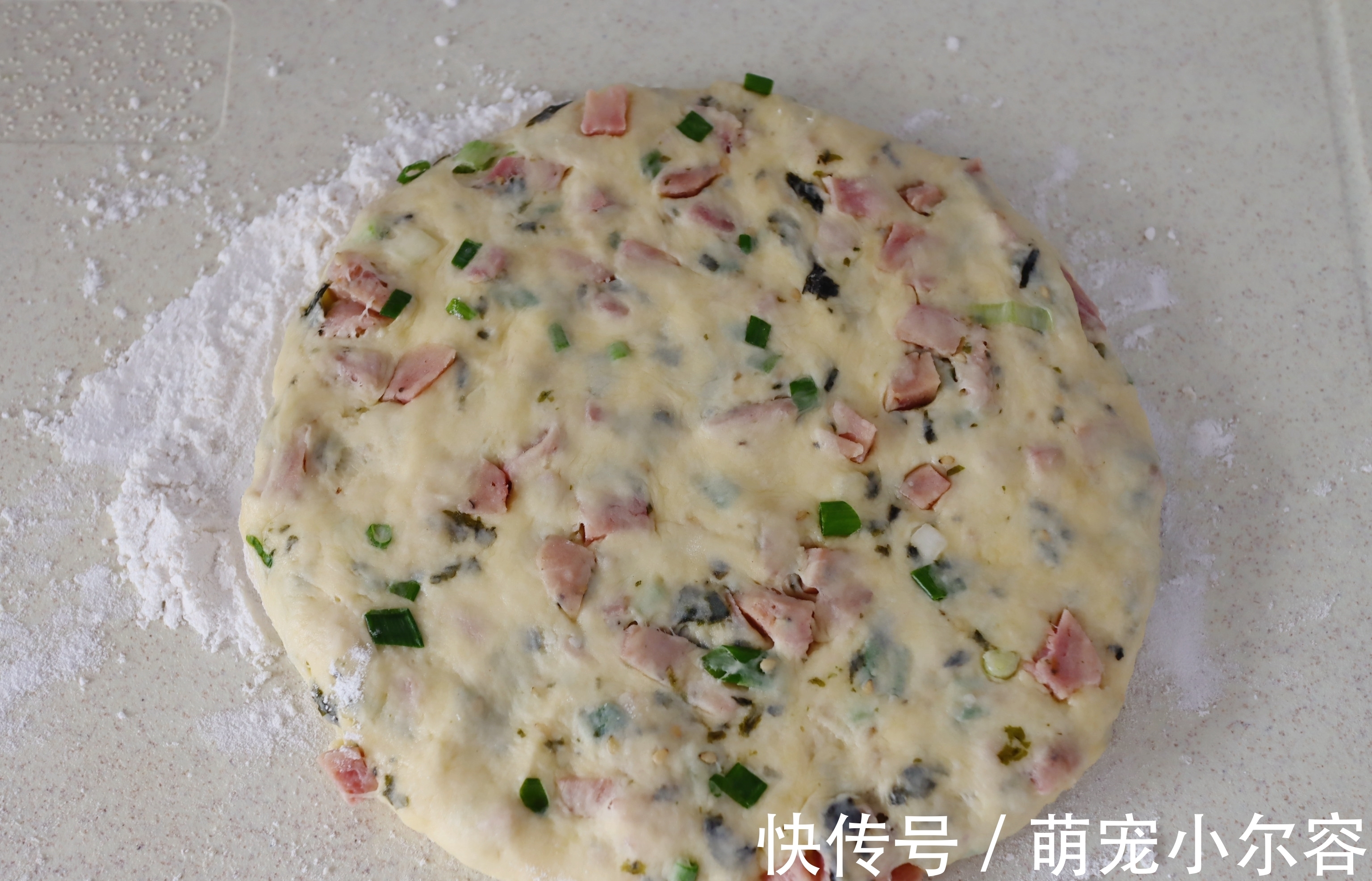 立秋后,早餐爱上这个饼,不揉面不发面,无油无糖,松软又可口