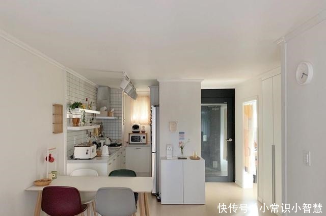 微波炉架|这套76平小房子,上了年纪却充满人情味!狭窄的厨房,一丝不苟!