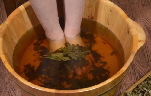 水温|“艾草泡脚”可以活血化瘀,一周泡几次为宜?哪些人不适合泡脚?