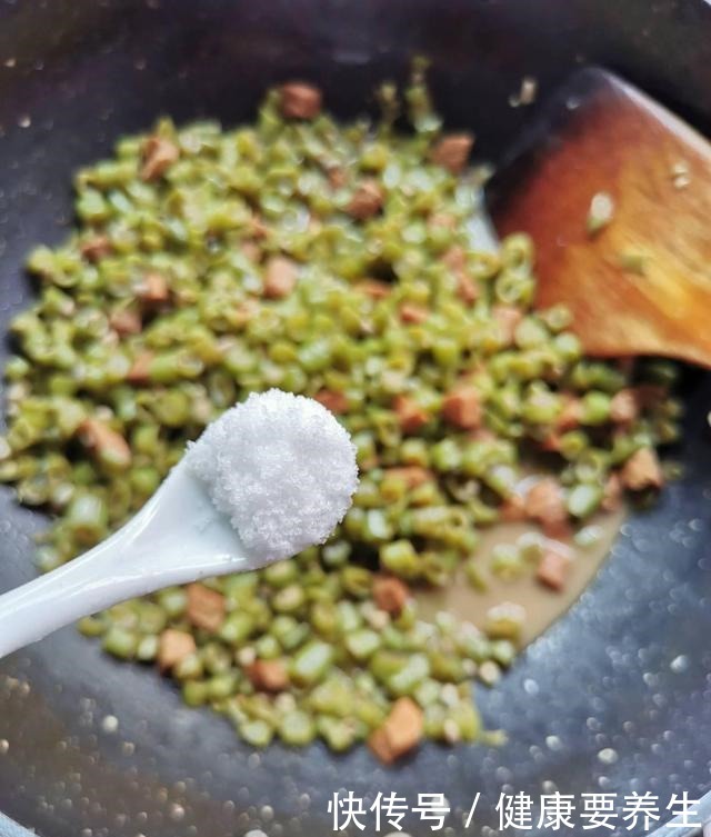 它是碱性食物,2块一斤,孩子经常吃,补铁补钙