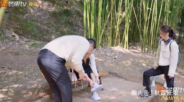 陈建斌|老公弯腰给秦海璐穿鞋,蒋勤勤3度不给老公面子,撒娇女人最好命