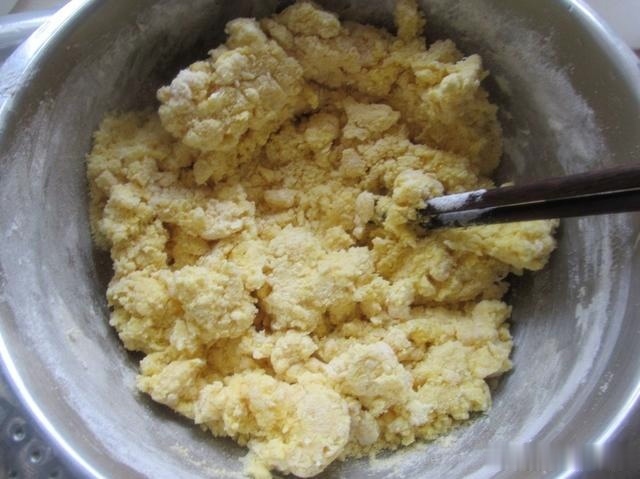 玉米面这样做简单快捷,暄软喷香,比包子馒头好,中老年人要多吃