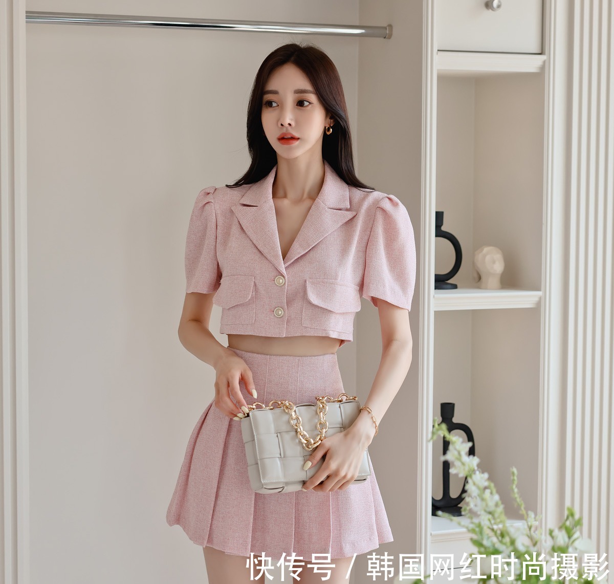 衣裙|首发孙允珠时尚搭配:爱丁堡缀花夏桂奶茶真丝衣裙