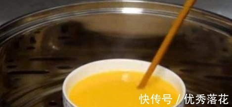 鲜香嫩滑的鸡蛋羹，全家都喜欢，做法简单，只要3步骤，一看就会！