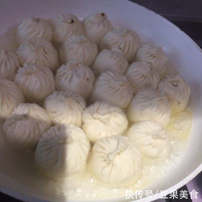 大厨|跟饭店大厨学的梅干菜生煎包的做法，果然好吃到没朋友