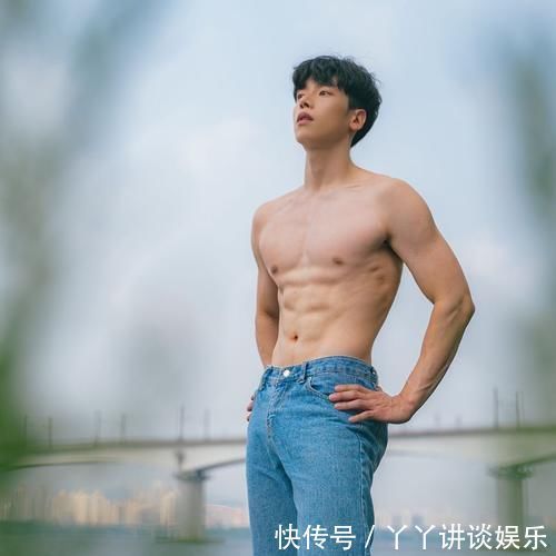 游泳|小鲜肉的颜值、肌肉都超A，瑜伽＋游泳锻造质感的胸肌和腹肌