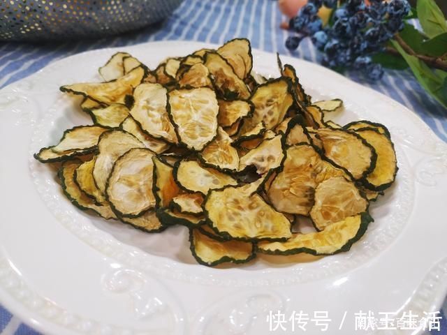 入秋后，这菜才2元1斤，晒干囤起来，能吃大半年