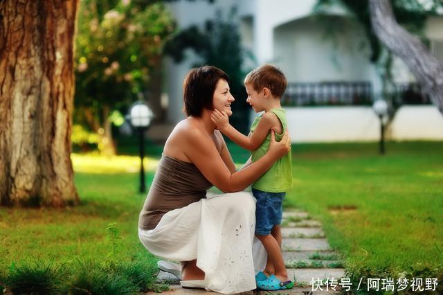 自作自受|儿子深夜发高烧,医院排800多号,宝妈心急投诉,医生:自作自受