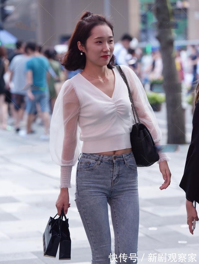 泡泡袖 网纱泡泡袖上衣搭配钉珠喇叭裤,性感时髦,可爱明媚!