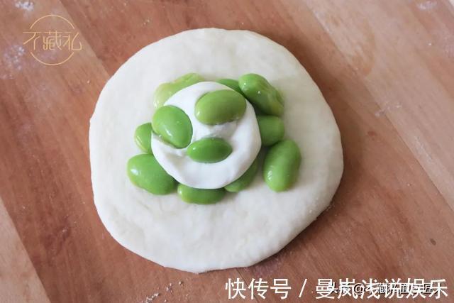 面团|不加黄油的双重奶酪包,从揉面的那一刻起就奶香四溢了