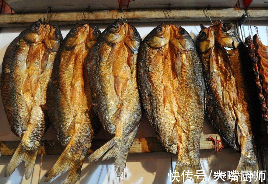 腌腊鱼直接抹盐，难怪发霉变臭！想要香醇不腥耐储存，4步要牢记