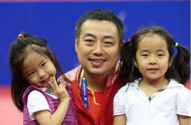 背景|刘国梁11岁女儿夺冠,身材修长样貌像爸爸,妻子身家上亿背景强大