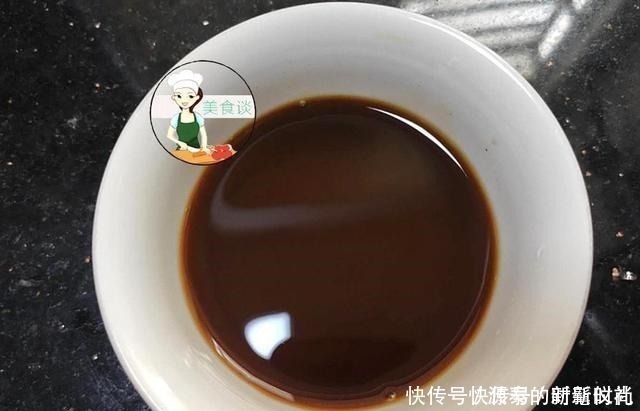 白醋|炒茄子时,直接下锅就错了,大厨教您一招,茄子香软,不油不发黑!