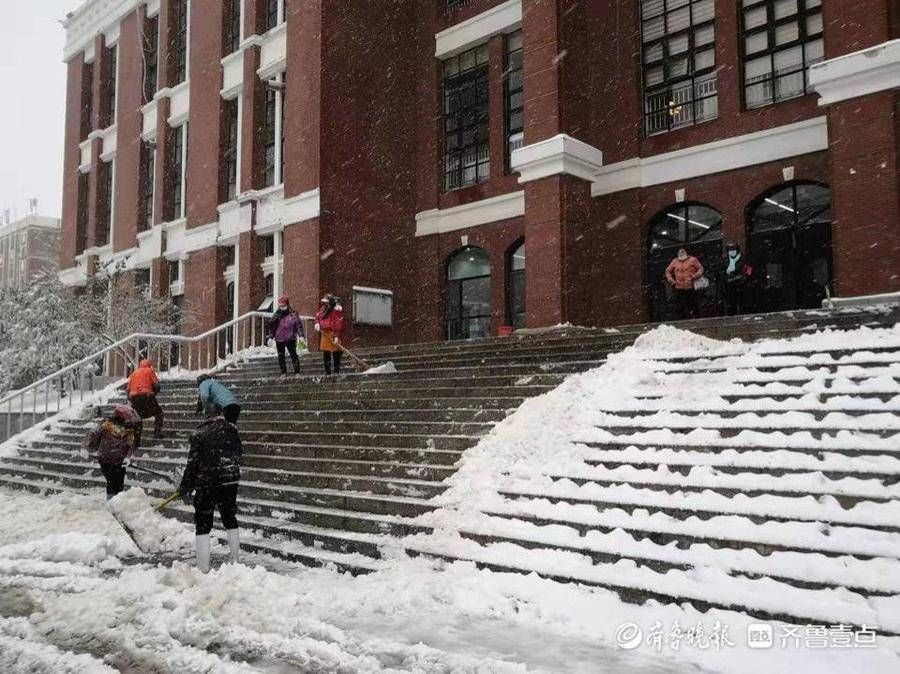 大学生|大雪下的驻济学生：校园里肆无忌惮滚雪球，那是我们的青春啊