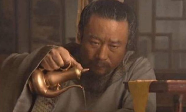 宋江|李逵一生追随宋江,为何宋江死前要拉上李逵一起死?只因他要隐藏一个秘密!