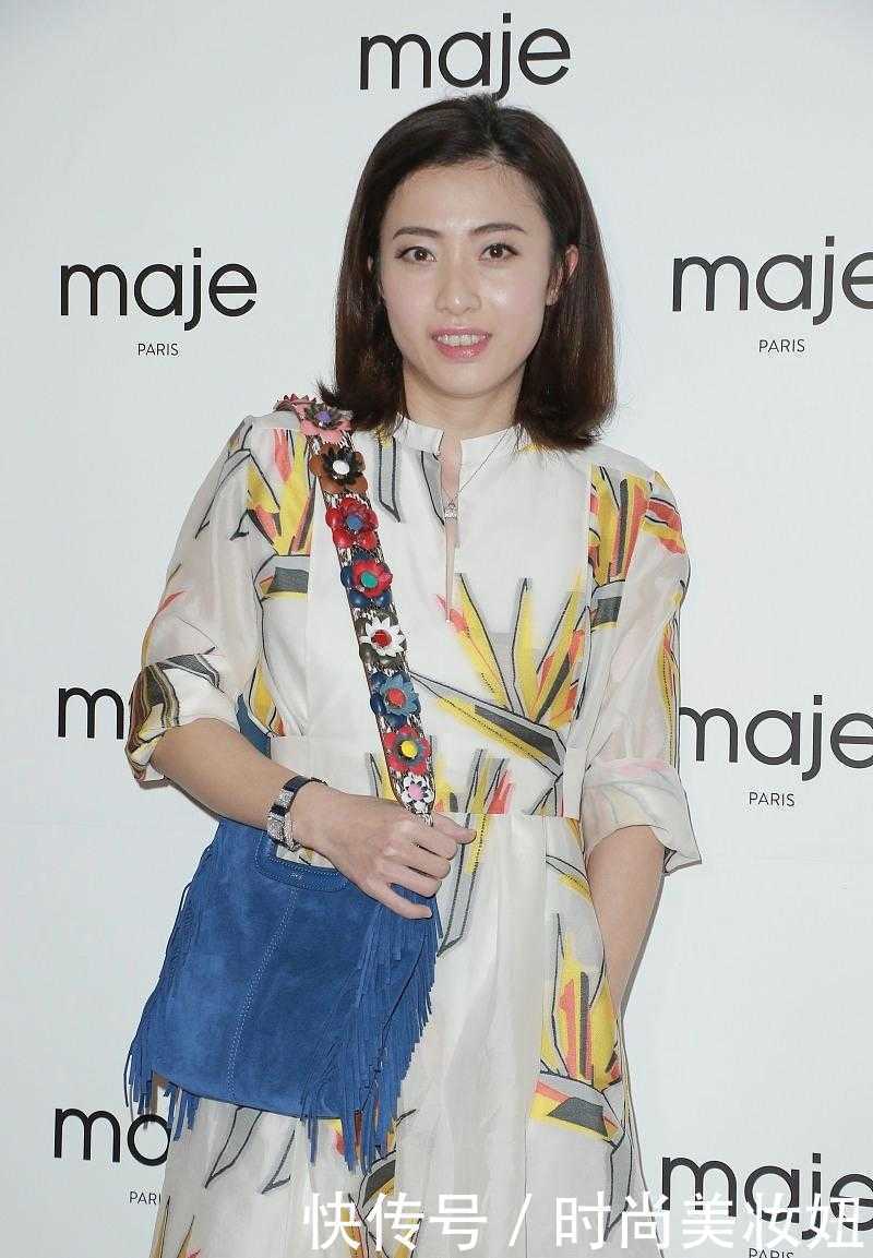 印花|甘比越发有“贵妇气质”,穿印花雪纺连衣裙优雅知性,气质提升了