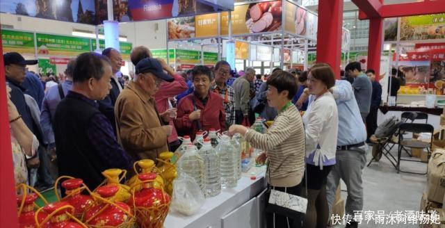 塑料瓶|白酒都是玻璃瓶,为什么不用塑料瓶专家说出原因,听完涨知识了