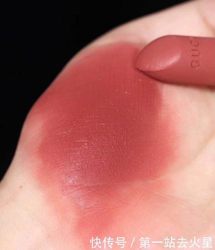 迪奥不止999好看,相比热情奔放,它更平易近人是一个宝藏色号