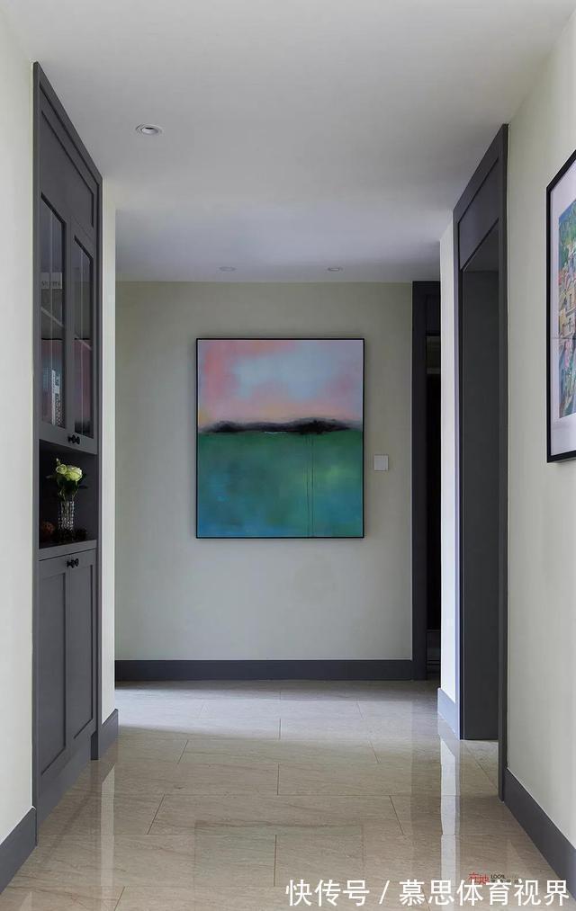 客厅|他家136平新房,家具优雅,客厅大方,背景墙富有品味!太迷人了