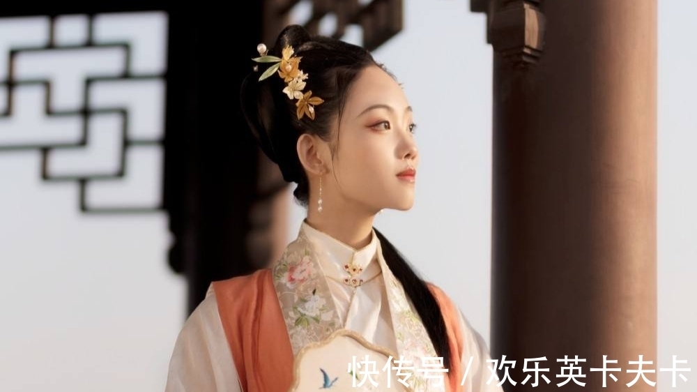 苏东坡!苏东坡很器重的词人毛滂,因公事和妻子分别,写下一首很深情的词