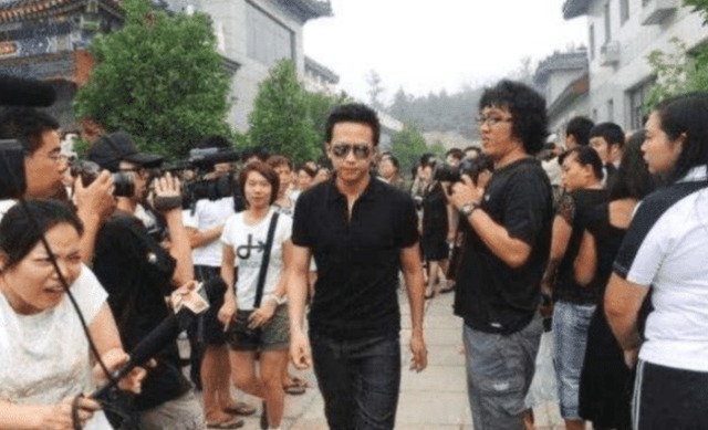 张国立的心酸：声誉摇摇欲坠，儿子烂泥扶不上墙，一辈子“还债”
