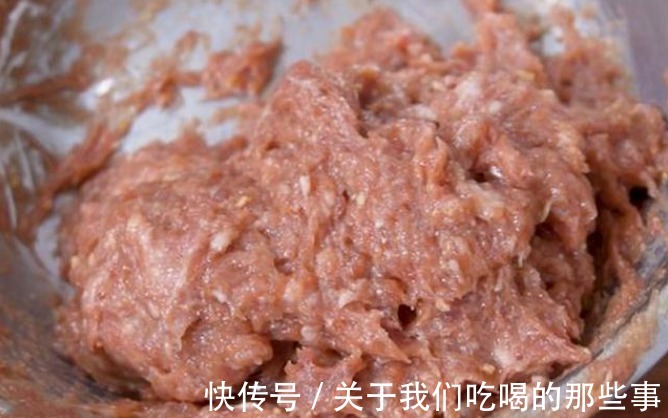 鲜嫩|厨师长：调肉馅要“油水多，1料不能放”，鲜嫩多汁，香浓没腥味