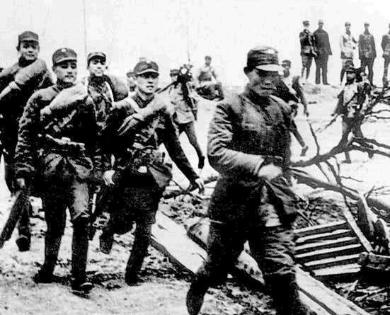 韩复榘|此人当了军长,任命儿子当团长,军长秘密潜逃不带儿子,儿子无奈率部起义