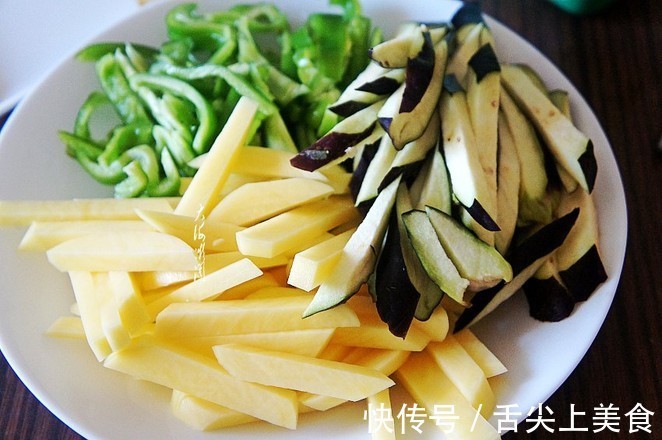 土豆|土豆和它才是“天生一对”,我家隔天必吃1次,不放肉比肉还香