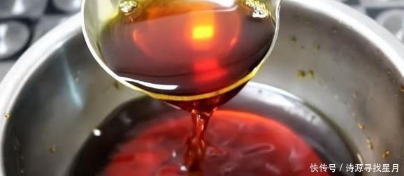 红烧类|炒糖色时，冰糖别直接下锅炒，教你正确方法，鲜红透亮，不苦不黑！