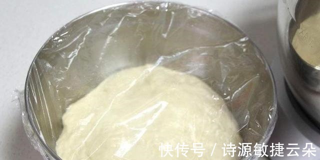 发面时，最忌直接加酵母！再加这2样，半小时发满盆！香软蓬松！