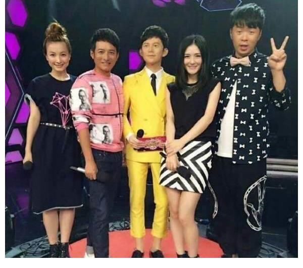 快乐家族解散：谢娜不疯癫了，吴昕也不装了，大家都变了