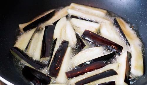 花青素|茄子此做法简直太下饭了，好吃到连汤汁都不剩，成本不到5块钱