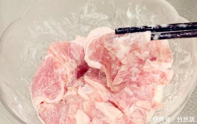 炒肉时,别直接下锅炒,大厨:牢记3点,鲜嫩入味不粘锅