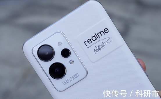 厂商|花3699元买一台“纸”手机，realme新机为什么用“纸”做？