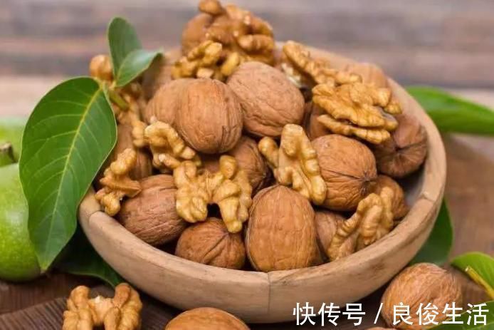 维生素c|皱纹最怕的4种食物，女人每天吃一点，皮肤紧致更显年轻态