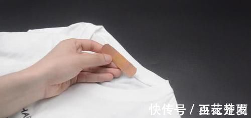 风油精|衣服上贴个创可贴,太聪明了,解决很多男人女人的困扰,涨知识了