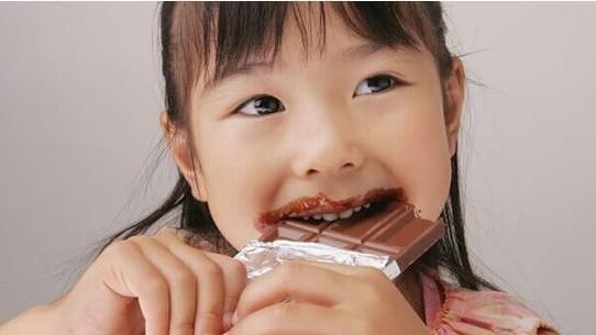 蜂蜜|孩子6岁之前,千万不要碰这4种食物,很多家长还在给孩子吃