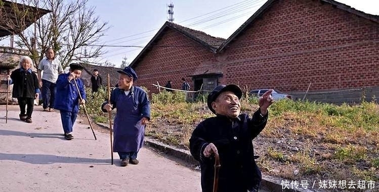 巨人村|中国唯一的“矮人村”，三岁就停止生长，超过1米就是“姚明”！
