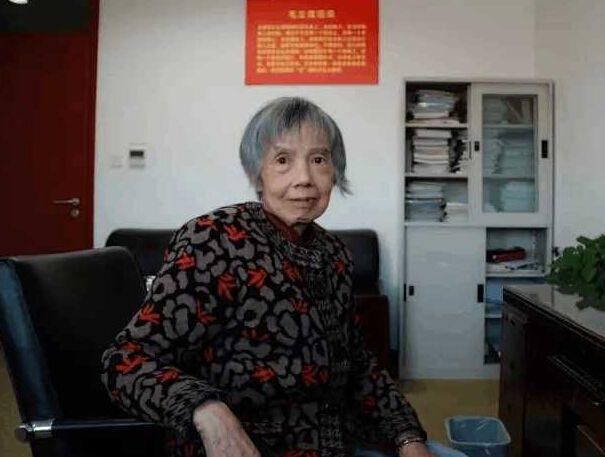 成功|美国开始着急了,84岁科学家成功研制中国芯,为国家省下数万亿