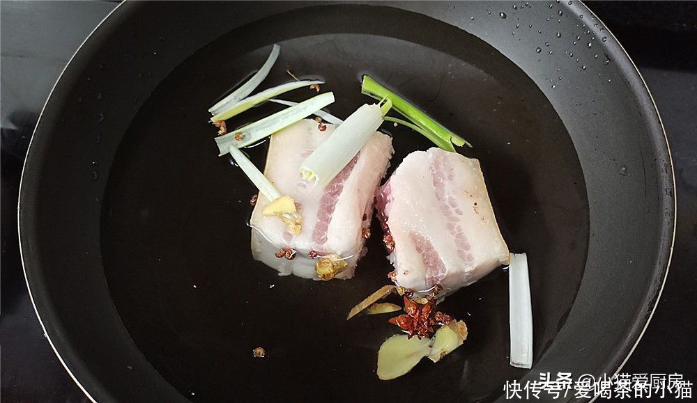 甜面酱|白肉这么做出来吃,口感厚重,虽然味道有点怪,但是却浓香醇厚