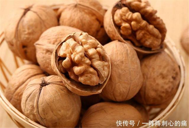 上了年纪骨质疏松，几种食物一天吃一点，强筋骨比钙片还好