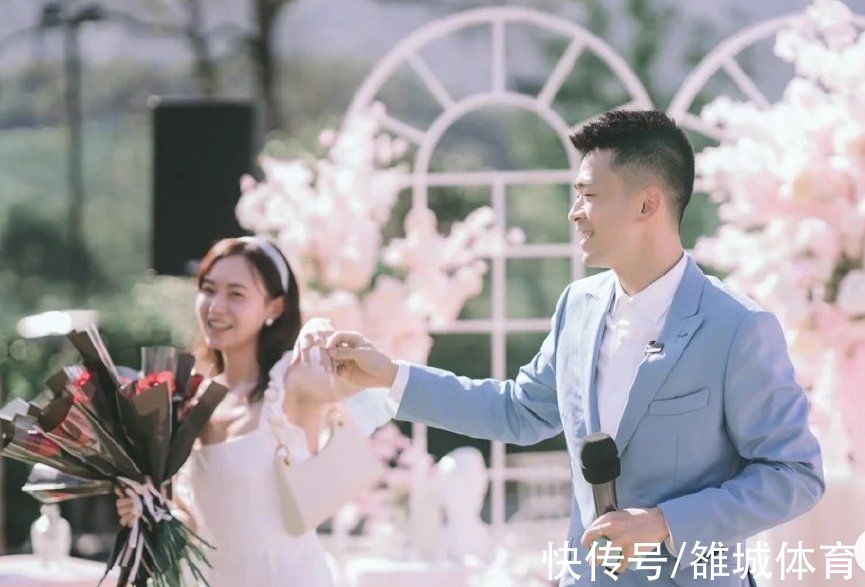 混双|国羽混双名将郑思维求婚成功 黄雅琼在现场见证历史性一刻