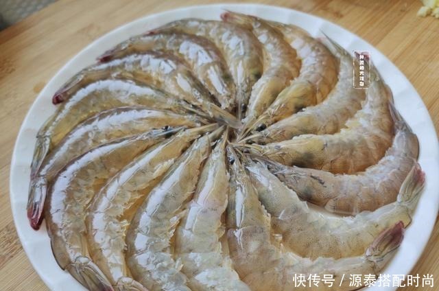 大虾蒸几分钟冷水还是热水入锅记住这2点,虾肉鲜嫩不腥