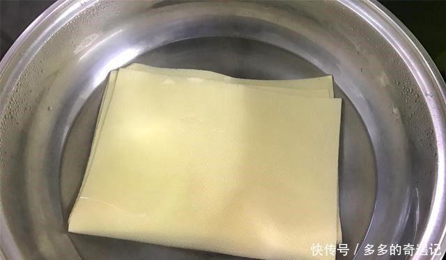 做法超简单的豆皮卷，鲜香美味，一口清脆，好吃到停不下来